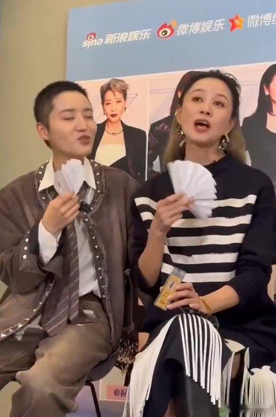 倪虹洁被管乐抡后从微醺变宿醉管乐：轻轻一抡，快乐翻倍！倪虹洁：下次扫楼请提前给我