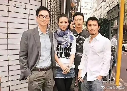 四星合照：第一眼看到的就是高大斯文的张家辉其次才是个头最矮的谢霆锋；后排的陆毅胖