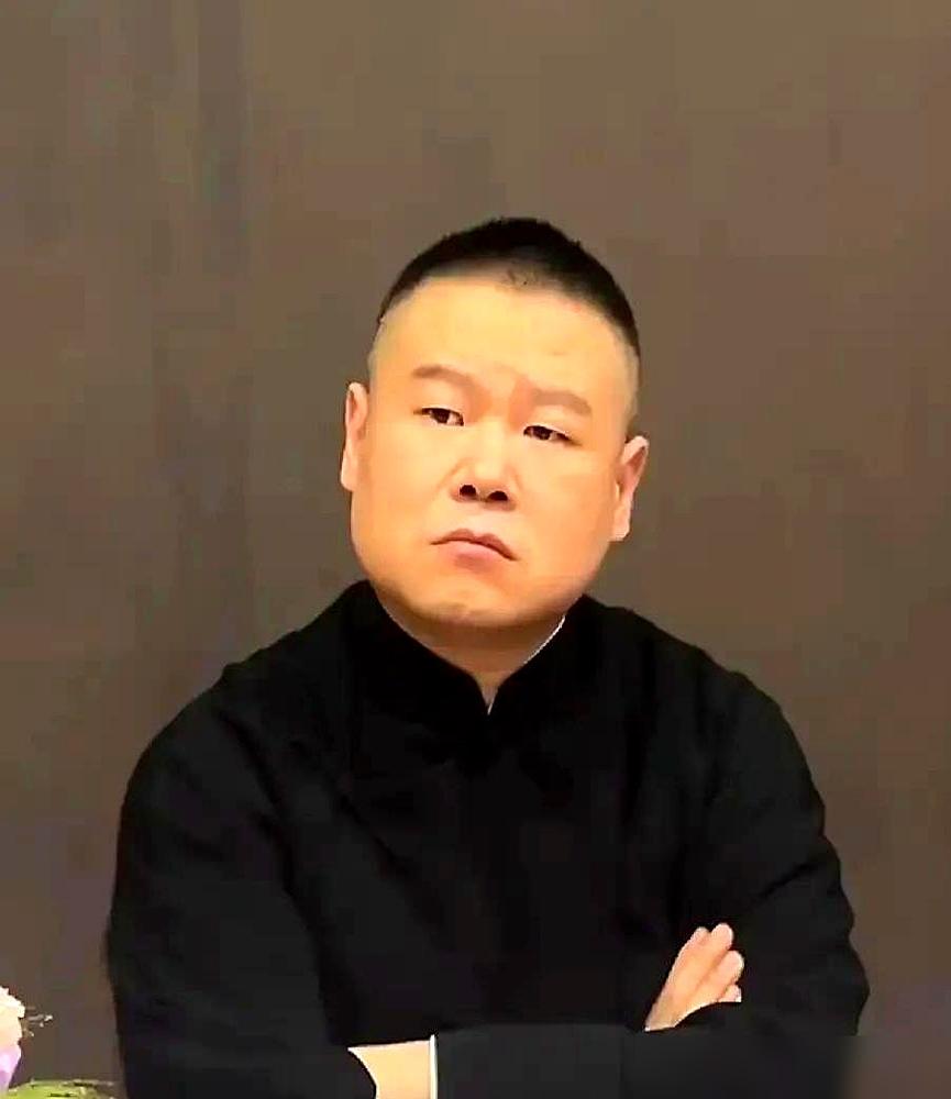 机场接你的那堆粉丝，可能50块钱一天雇的。这事，岳云鹏在成都给捅破了。
 
航班