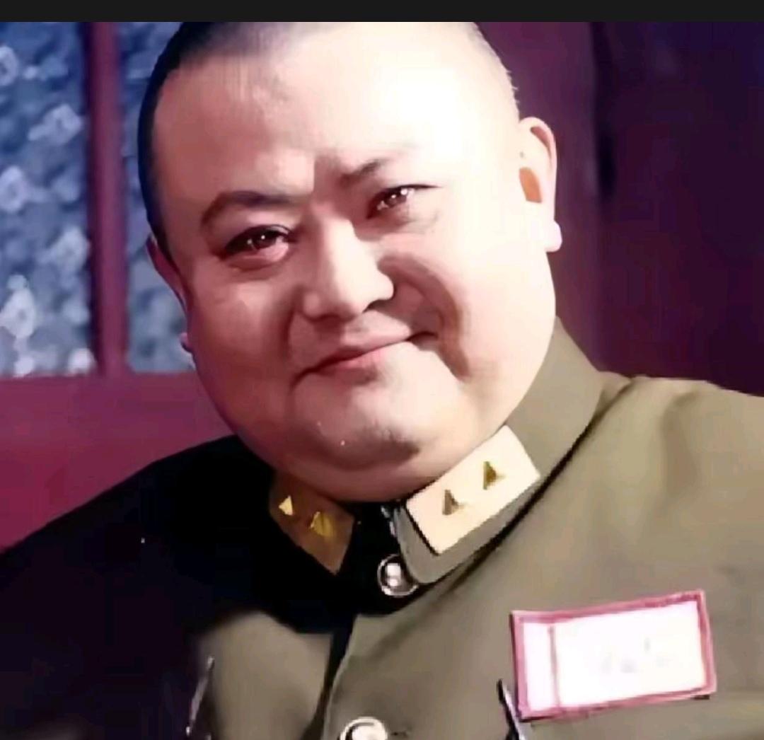 川军“范哈儿”这场家庭会议，把旧时代姨太太们的命运，直接掰向了完全意想不到的方向