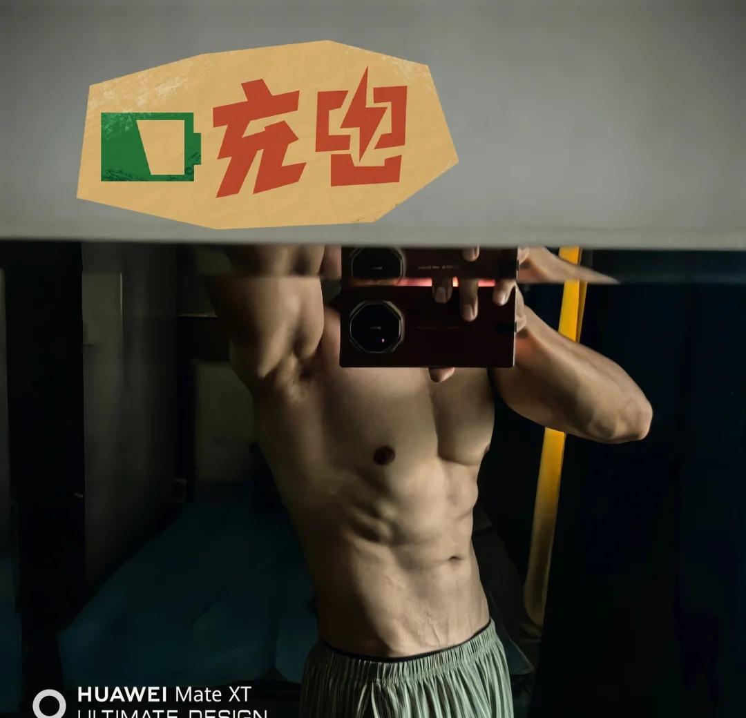 吃饱喝足了肚子就收不回来了
刚吃完食堂，隔壁妹妹就送了一杯奶茶给我，喝的五饱六饱