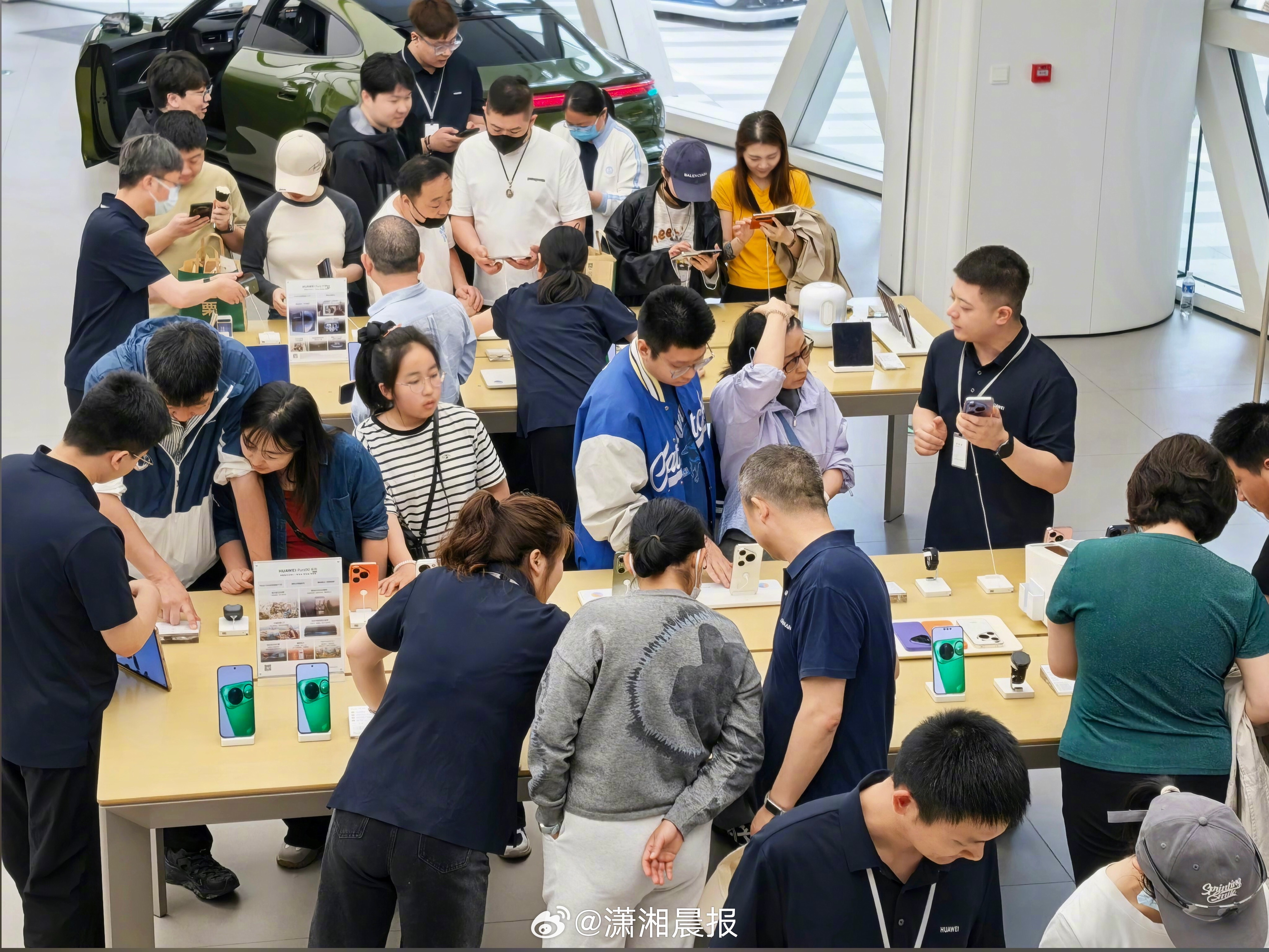 #华为Pura90预定火爆远超预期#  4月10日，华为正式官宣新一代影像旗舰华