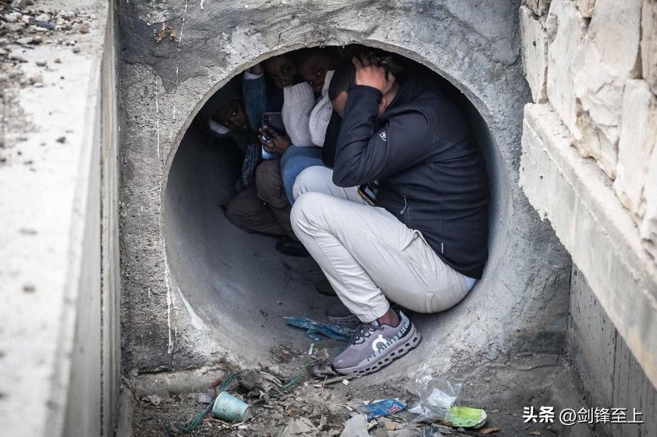 这就是以色列人，之前空袭的时候说以色列不让中国工人进防空洞，我还有点不太信
现在