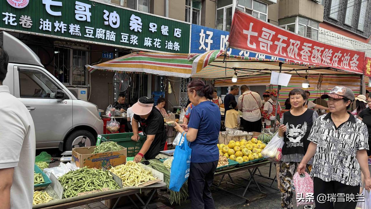 逛了东北地区几个城市的早市，让我对早市有了新的认识。


以前我很少逛早市。一方