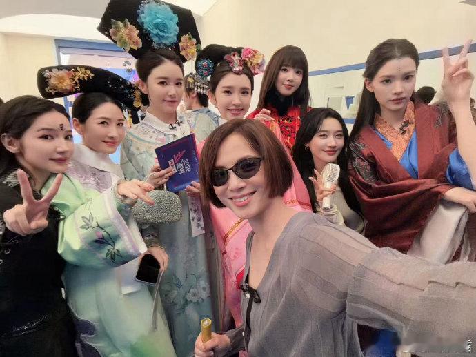 浪姐选队长规则每人手握两推两不推四张票，投票对象互不重复，公平投票选出二公四位队