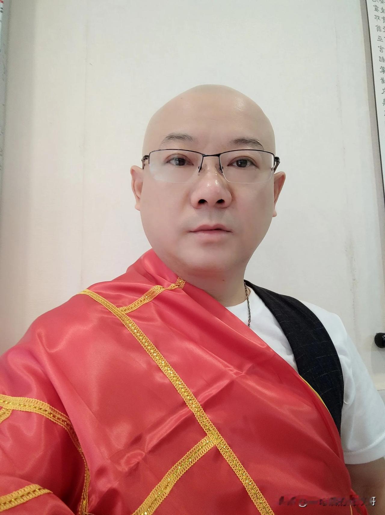 活着的意义是什么？以生为中心，死为半径，不停折腾画个圈。画个什么圈？有呼啦圈、朋