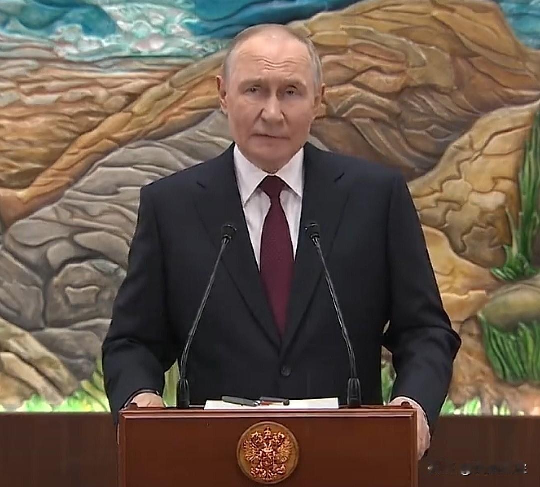 俄罗斯总统普京在吉尔吉斯斯坦“集安组织”会议结束后在新闻发布会上就最近美乌日内瓦