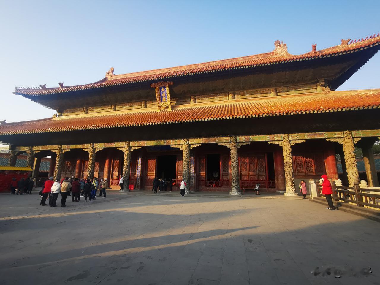 提到山东，自然还会想到齐鲁文化。孔子、孟子等儒家文化诞生于此。
当然还会想到五岳