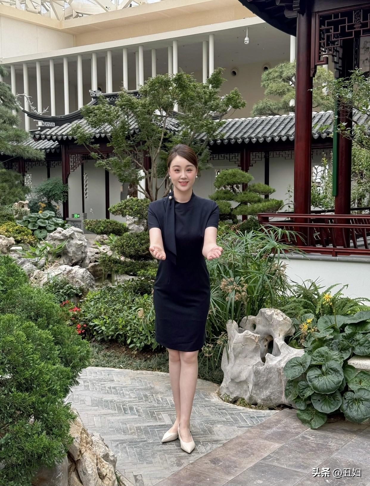 灵魂深处，美是独立思想、丰盈内心，是历经风雨仍保有善良。