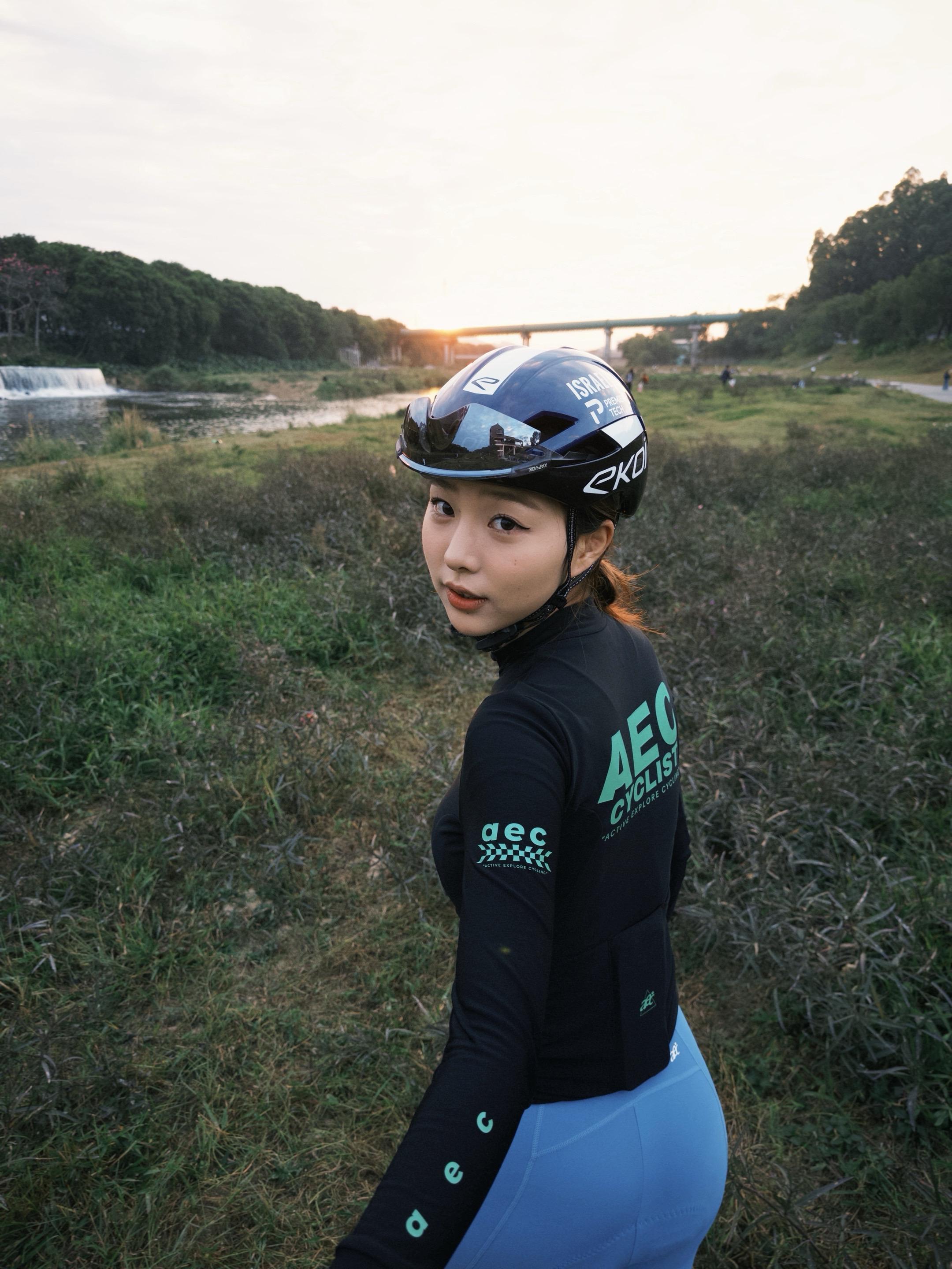 学会对痛苦钝感 对幸福敏感。