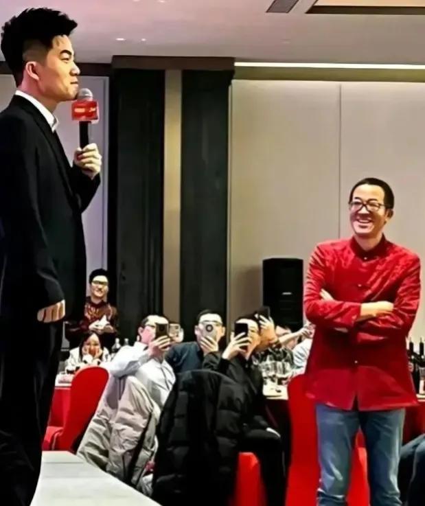 一天，记者问董宇辉：