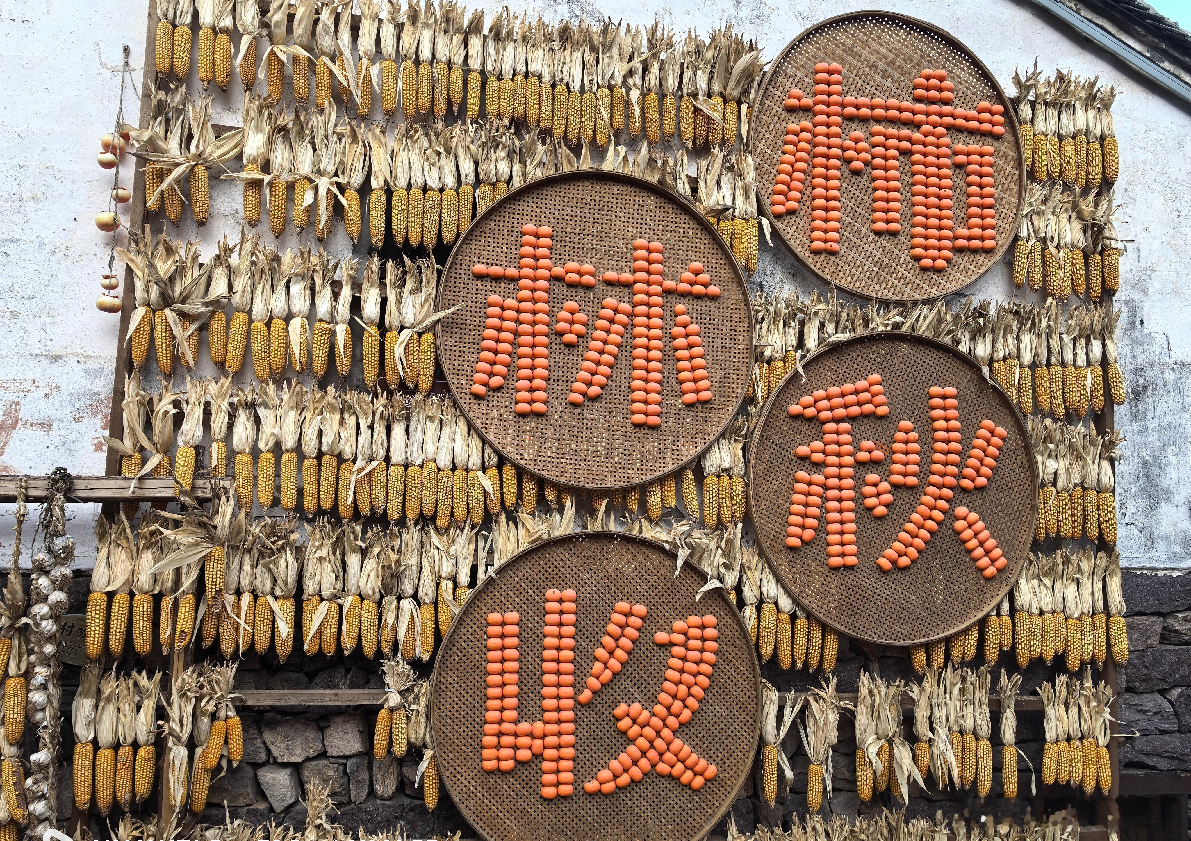 心里话        人间琐事千般扰，心若止水自逍遥；世态炎凉万种愁，胸藏丘壑任