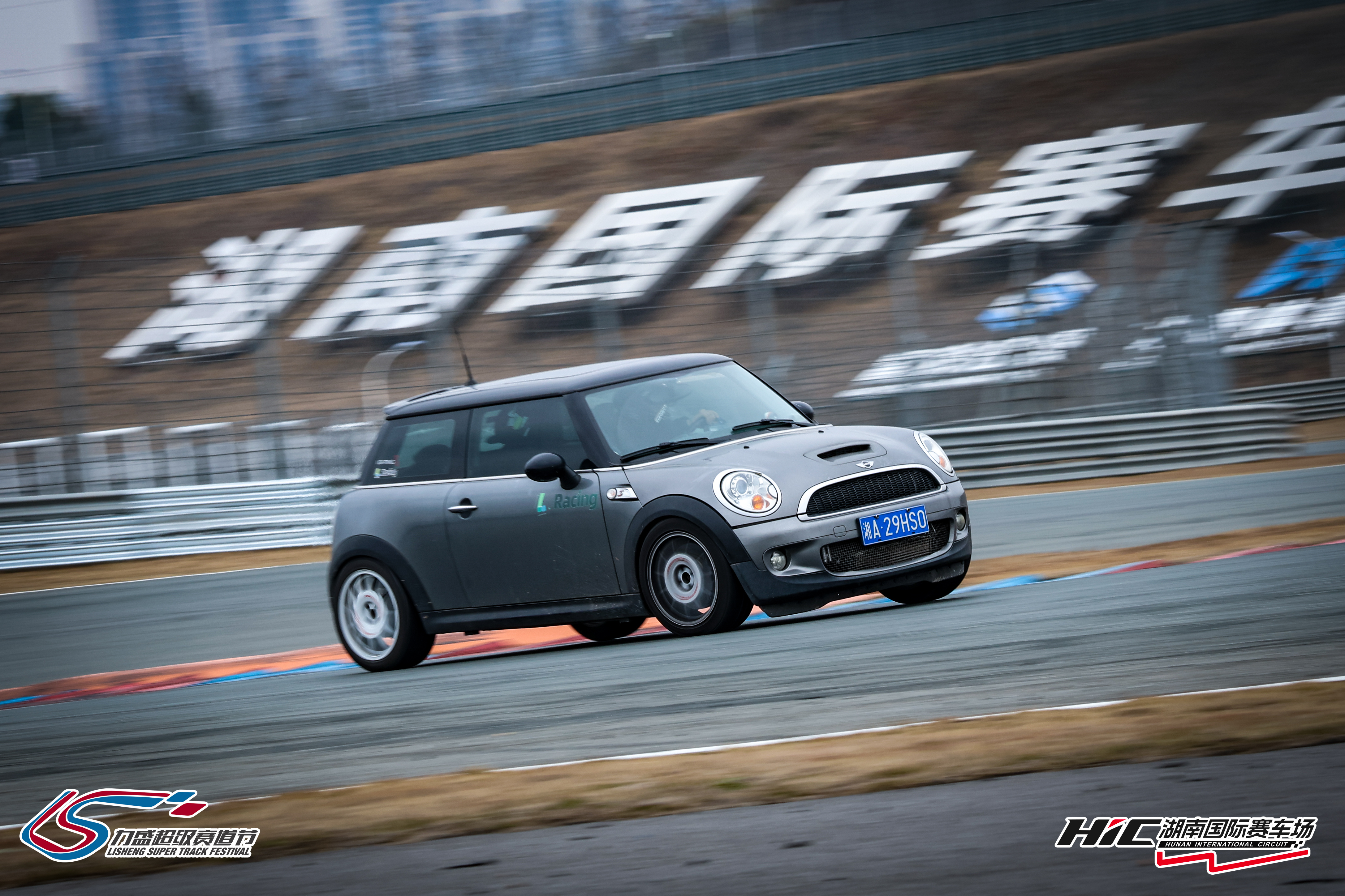 我们那个A45不会卖了，或者说不会卖正常价格了。就像我这个MINI。那个A45，