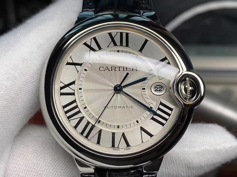 西安这次出名了！连日来，记者暗访后披露，一位穿针织长裙、羊绒开衫、平底鞋的温婉中