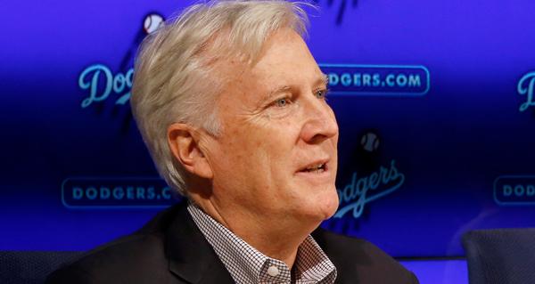 NBA董事会已正式批准洛杉矶湖人队将控股权出售给马克·沃尔特的交易。
NBA在声