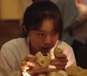 赵今麦新剧的马尾气得不像演的 《樱桃琥珀》赵今麦太适合林其乐这个角色少女感满满的
