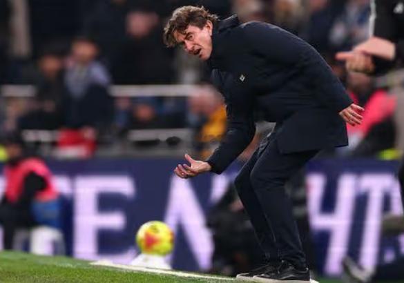 在今天凌晨进行的英超联赛中，热刺1-2不敌纽卡斯尔联，遭遇英超赛场的8轮不胜。赛