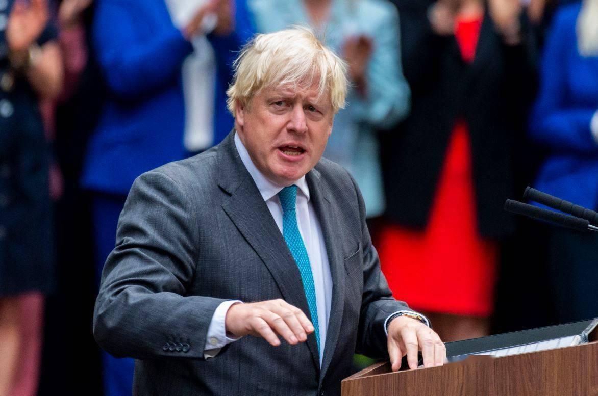 有英国媒体爆料，英前首相约翰逊通过劝乌克兰拒绝和谈，来收取军火商百万巨款。

说