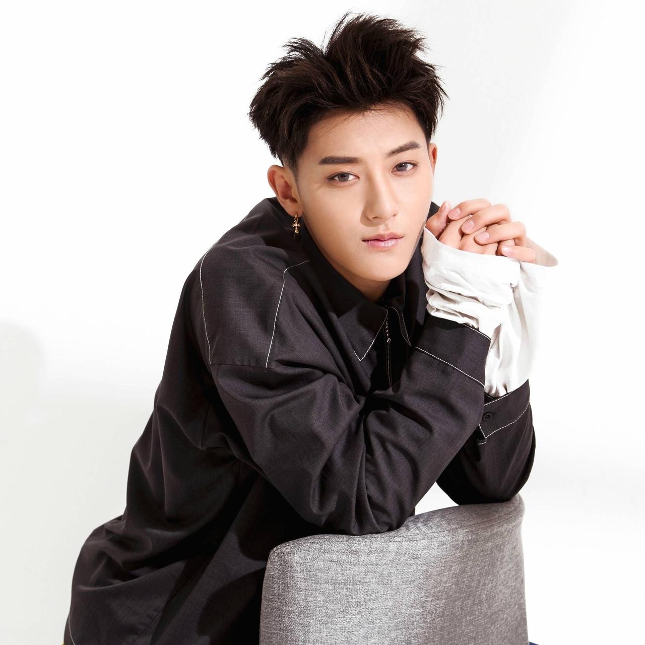 黄子韬自曝因脑淤血接受开颅手术缝了43针，“把血拿出来，骨头拿出来再盖上去”；网