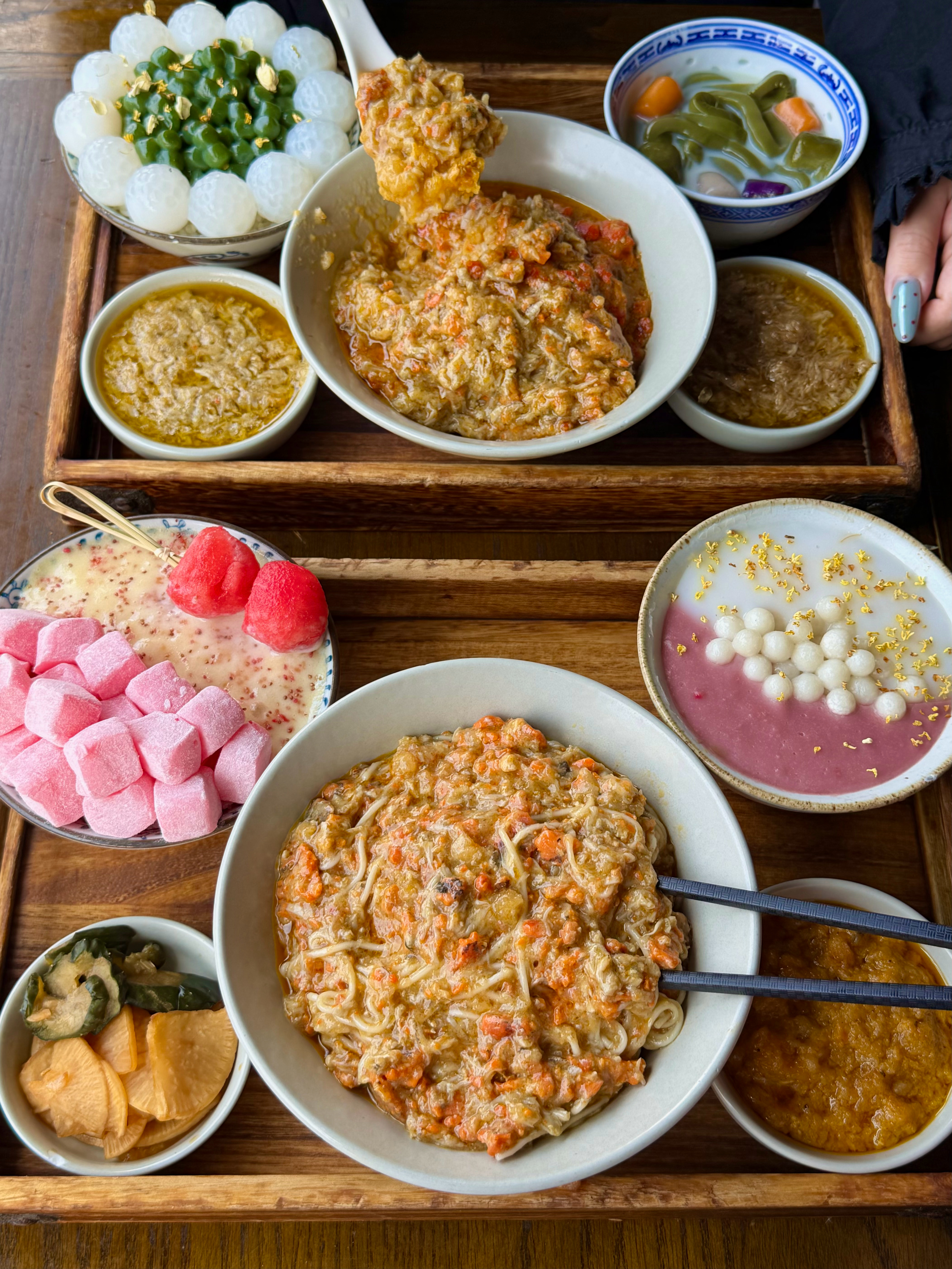 离开南京前，去夫子庙吃了一顿蟹黄面🍜明天上午就要回去了，但朋友还是馋蟹黄面，于