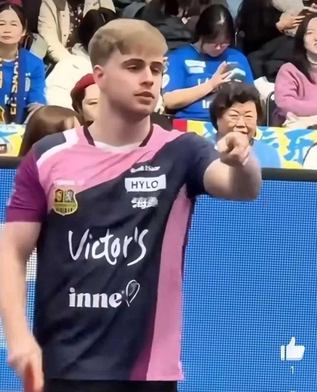 樊振东一人输两分，竟是队友莫雷加德故意要求他输球乒乓球欧冠联赛 北京时间2月14