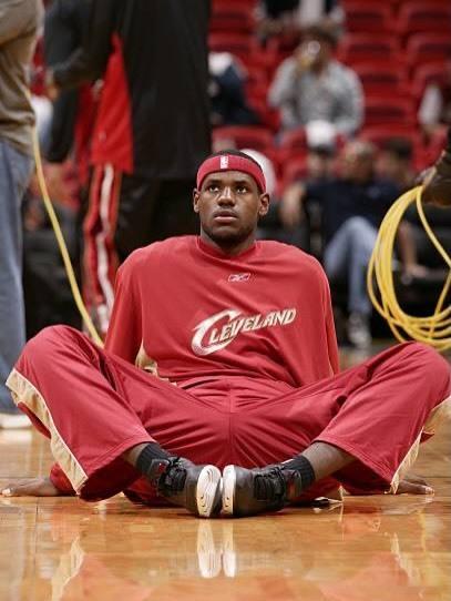 2003年11月12日，勒布朗职业生涯第一次来到迈阿密。🏝️👑那一天，也是“