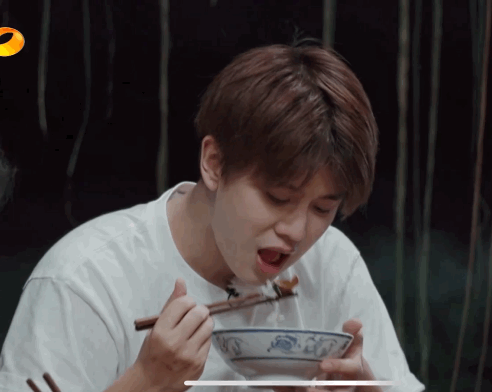 一直以为吃播是需要食材的来点干货，国超的吃播那是满满的对食物的渴望！ 