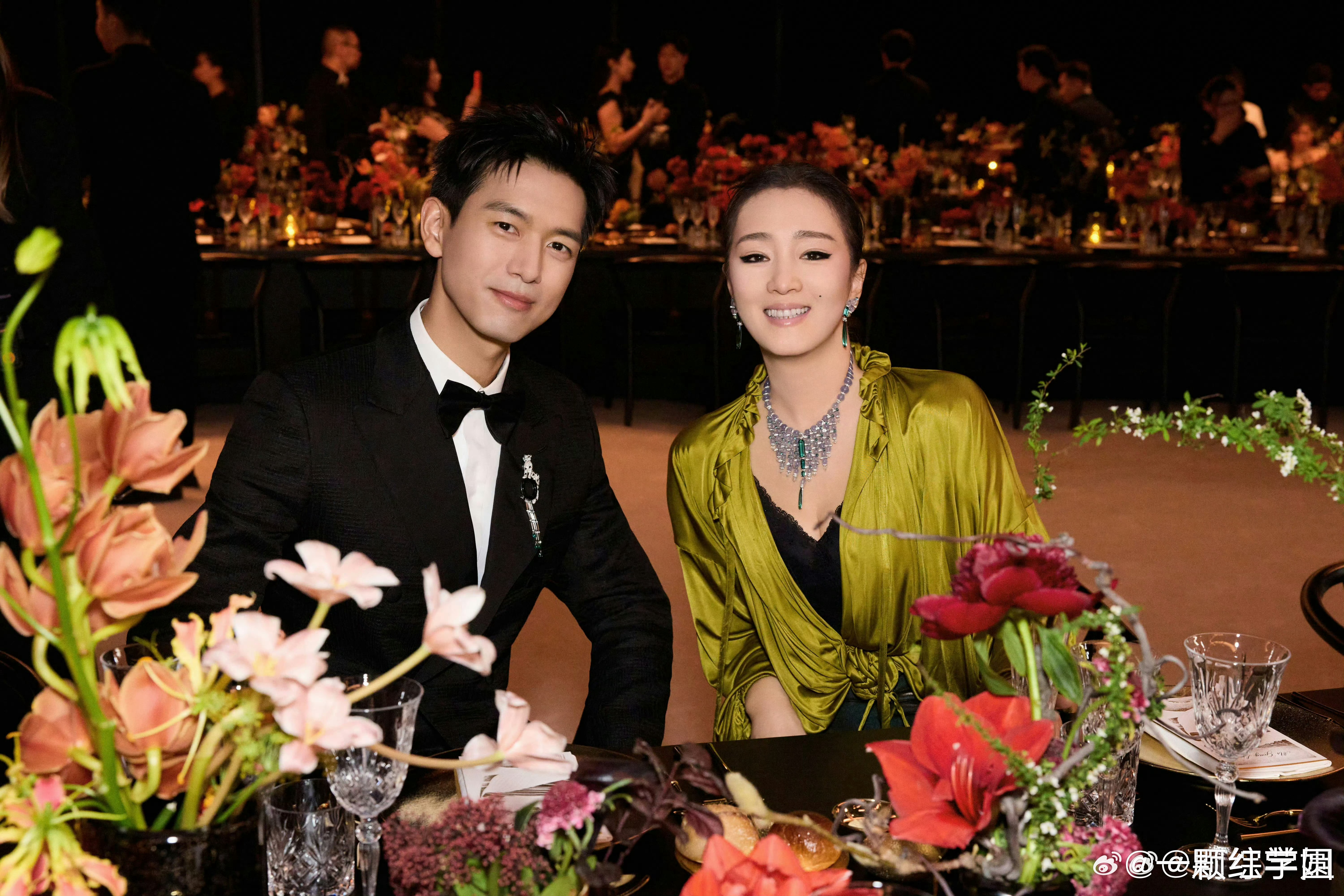 李现巩俐合照豪门姐弟既视感，太养眼了！！ ​​​