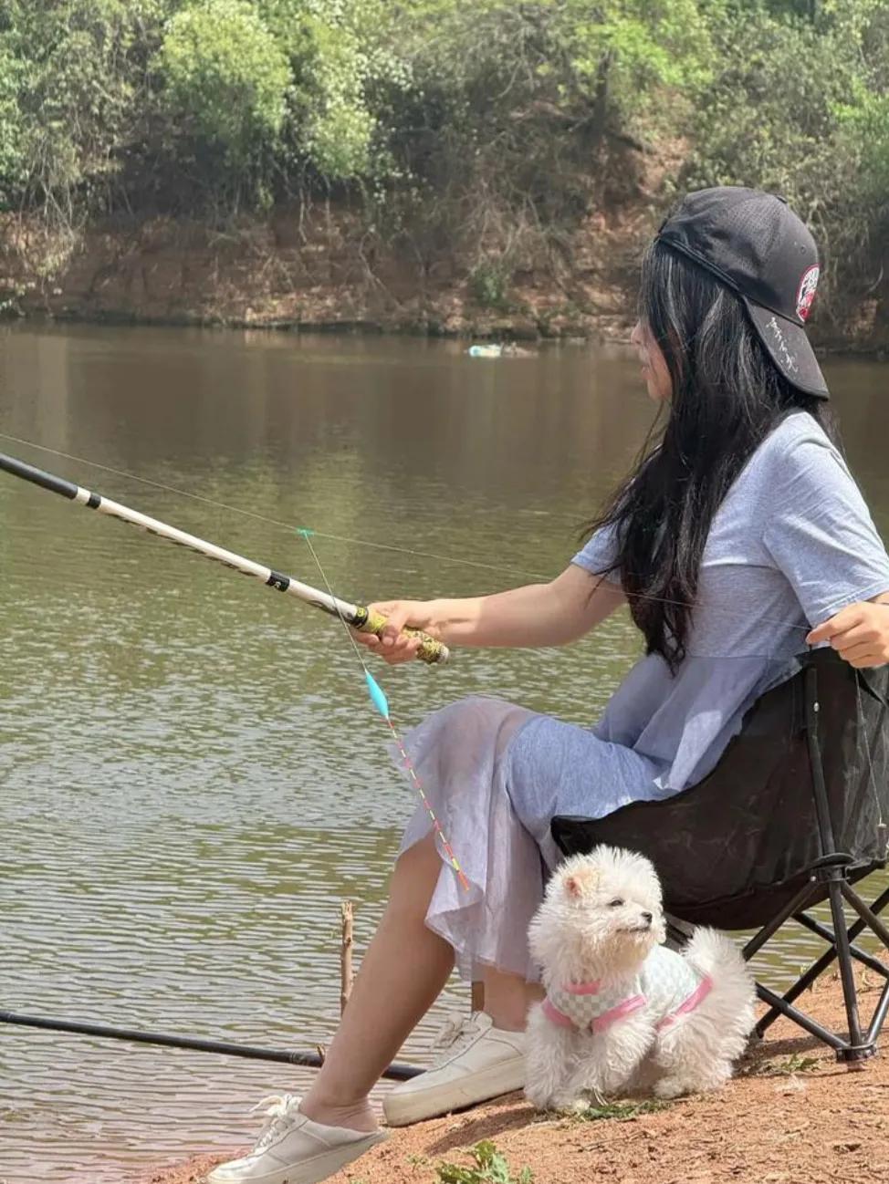 钓鱼会上瘾吗？
钓鱼确实容易让人上瘾。当鱼漂轻动，心跳瞬间加速，拉起鱼竿的那一刻