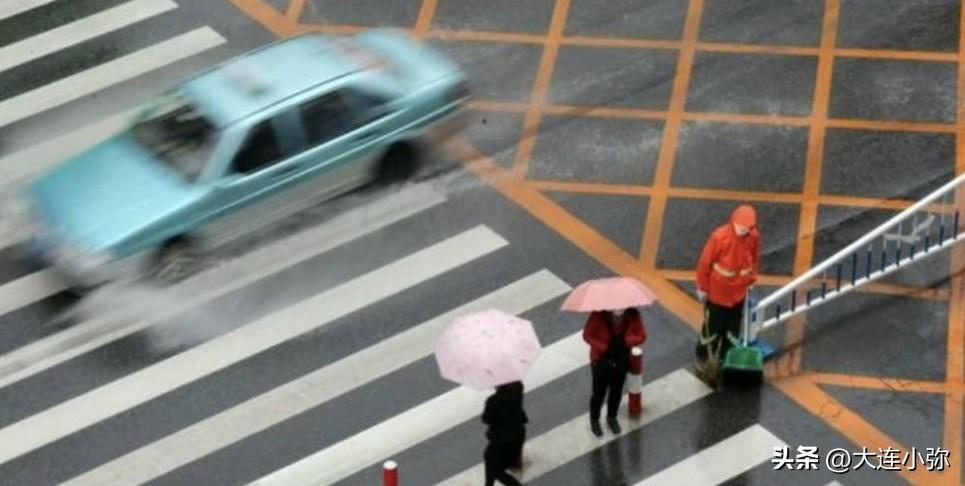 🌧️今年首个！大连暴雨“拖堂”，出门千万小心！

大连的朋友们，今年首个暴雨蓝