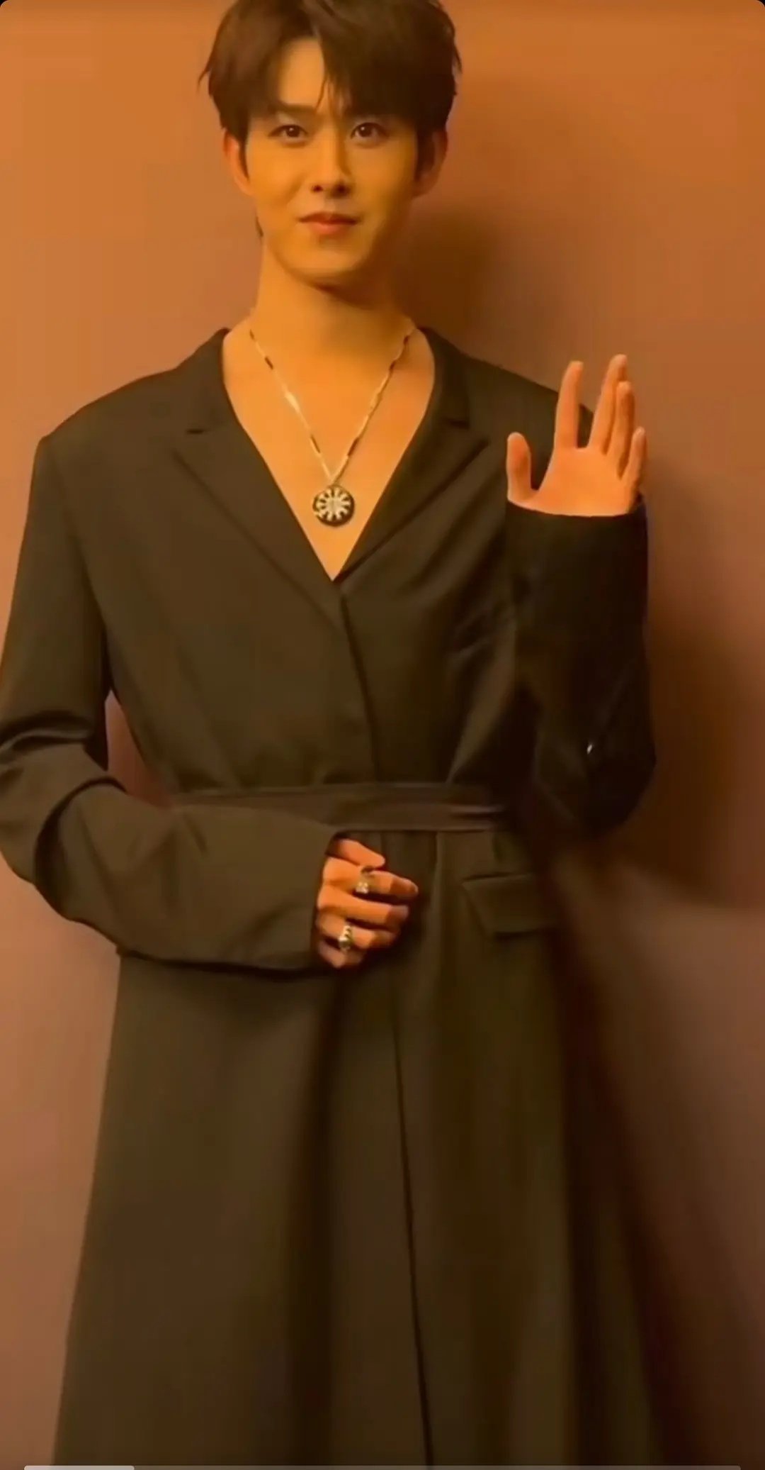 田嘉瑞这个造型太女性化了吧？ ​​​