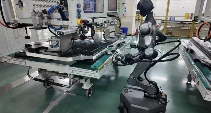 宁德时代是如何在工厂中引入到机器人的？2 月 23 日，发布了对千寻创始人韩峰涛
