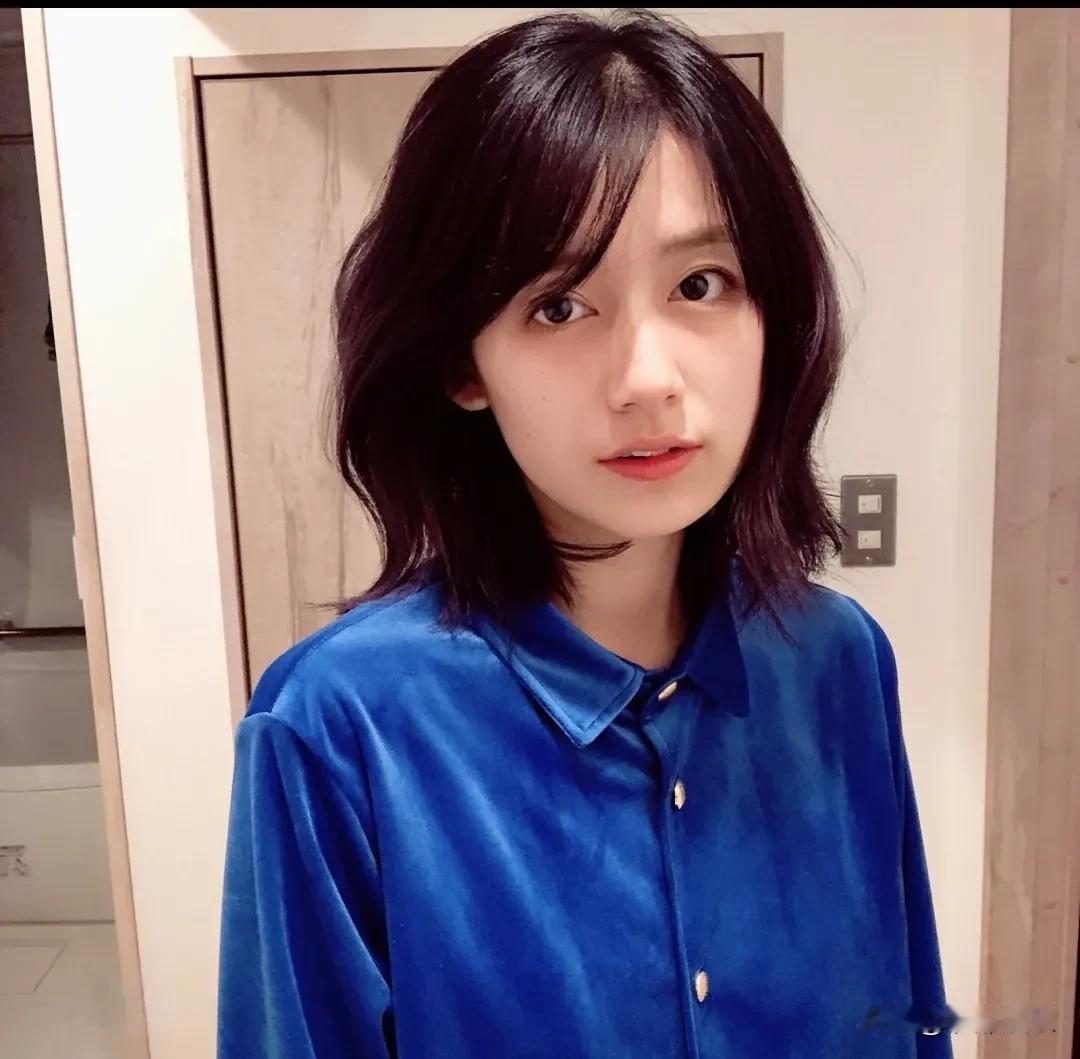 李诞前妻，引发热议！

8月11日，一位海外摄影师在社交平台发布了一组教堂婚礼的