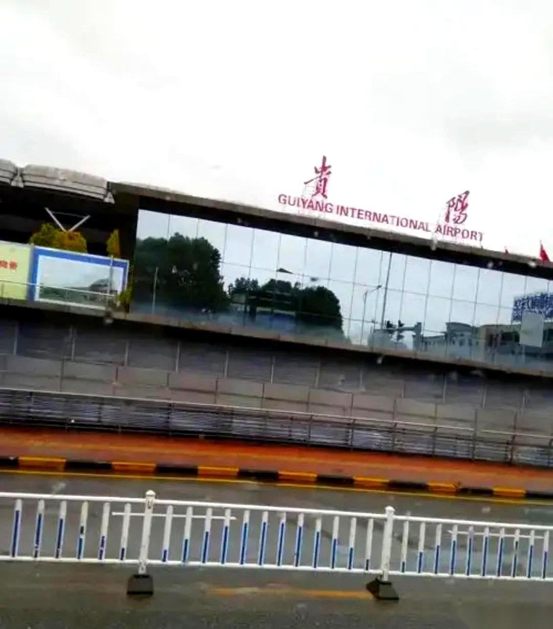 刷了半小时，我严重怀疑大数据把我开除“贵阳籍”了。
一打开，不是广东的早茶，就是