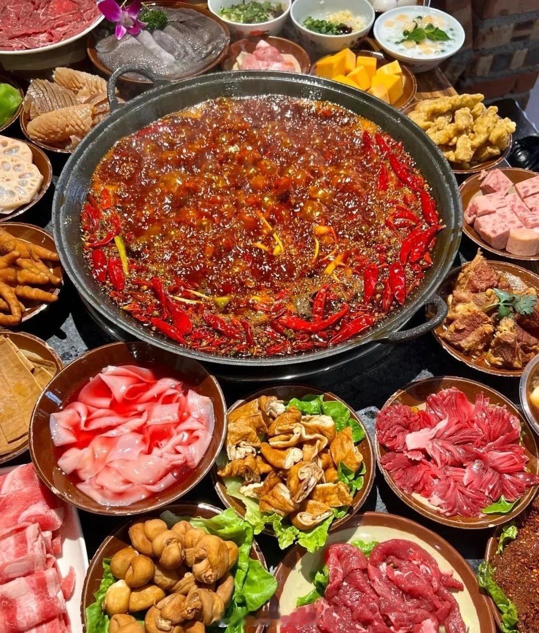 大雪吃火锅才是爱你老己大雪火锅是冬日温暖补给站大雪吃火锅才是爱你老己~冬天了，就