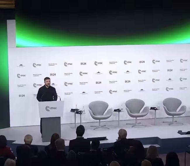 泽连斯基说欧尔班不应只顾及自己的肚子，而应防止俄坦克开进布达佩斯

2月15日，