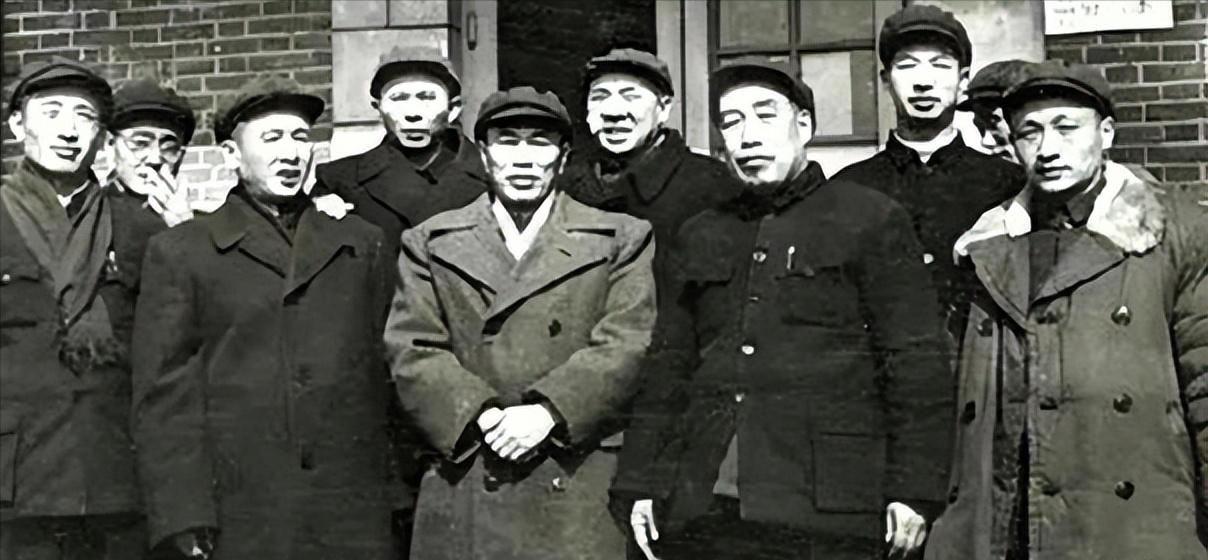 开国上将，沈阳军区司令员，百万志愿军统帅，一夜之间，什么都没了。可他自始至终没低