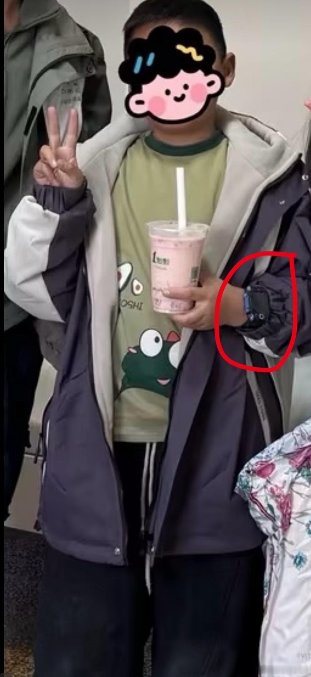 刚刚看到一点点 资助，我还觉得这下终于坐正事了，结果？你这打着给流浪狗和山区女孩