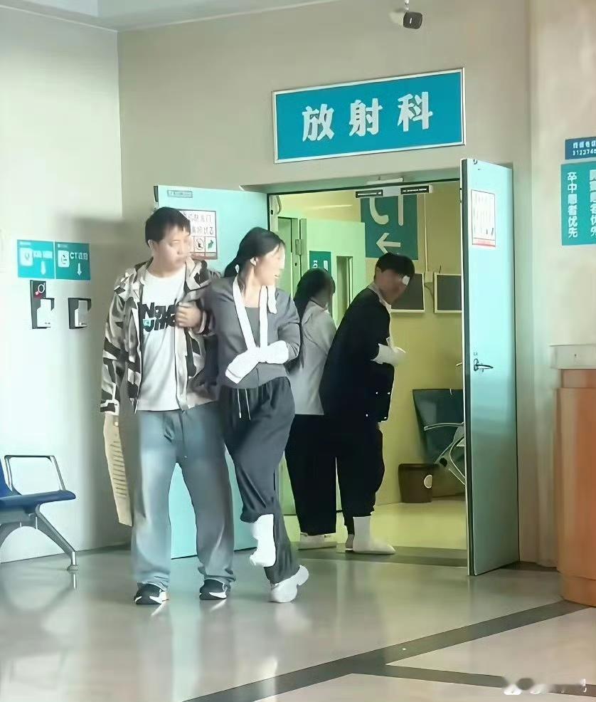 男对女，女对男；左手对右手，右脚对左脚[捂脸]