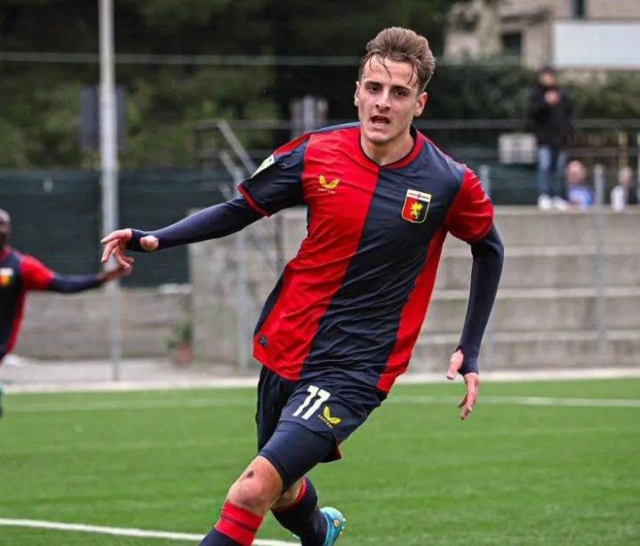 斯基拉的报道，19岁中场克里斯托斯-帕帕多普洛斯正在接受尤文图斯的体检，通过体检