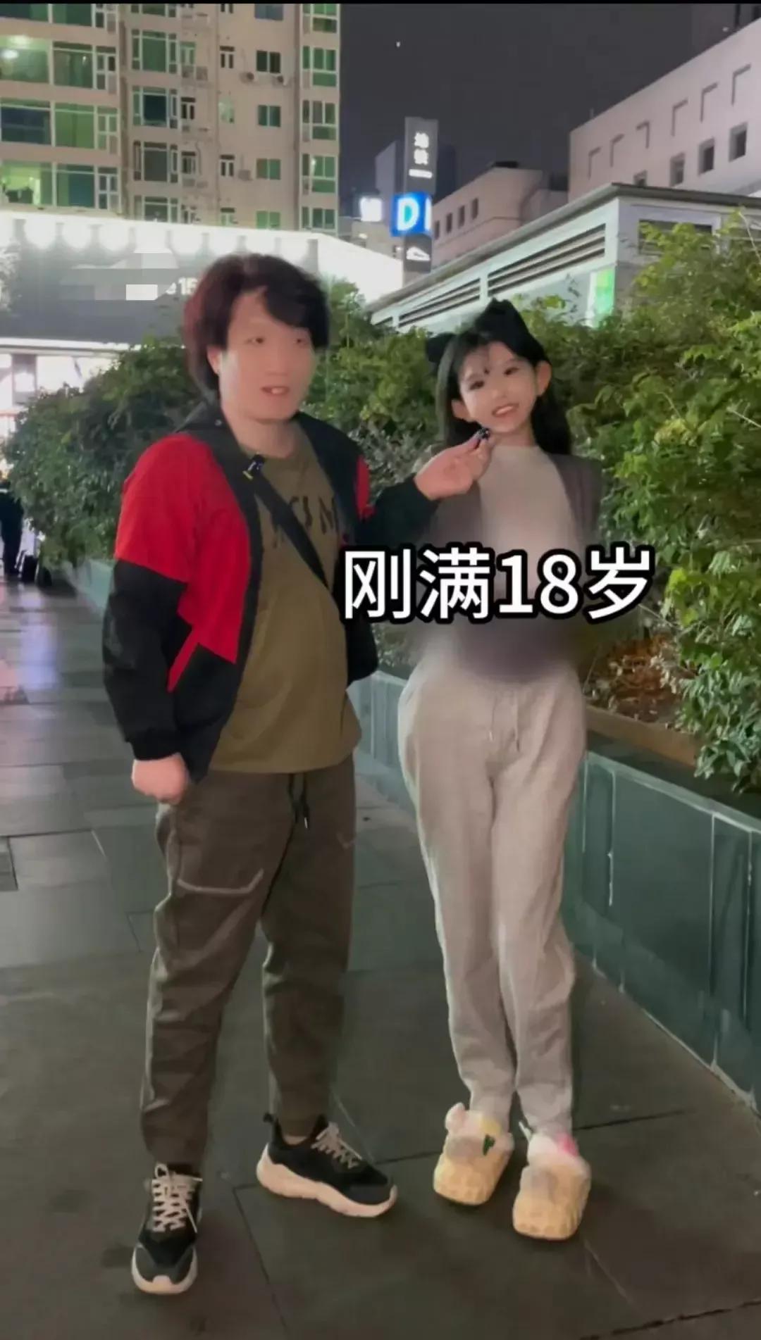 揭露“刚满18”的女网红真相…网友的配图简直绝了…#网红真的好看吗# 


这位