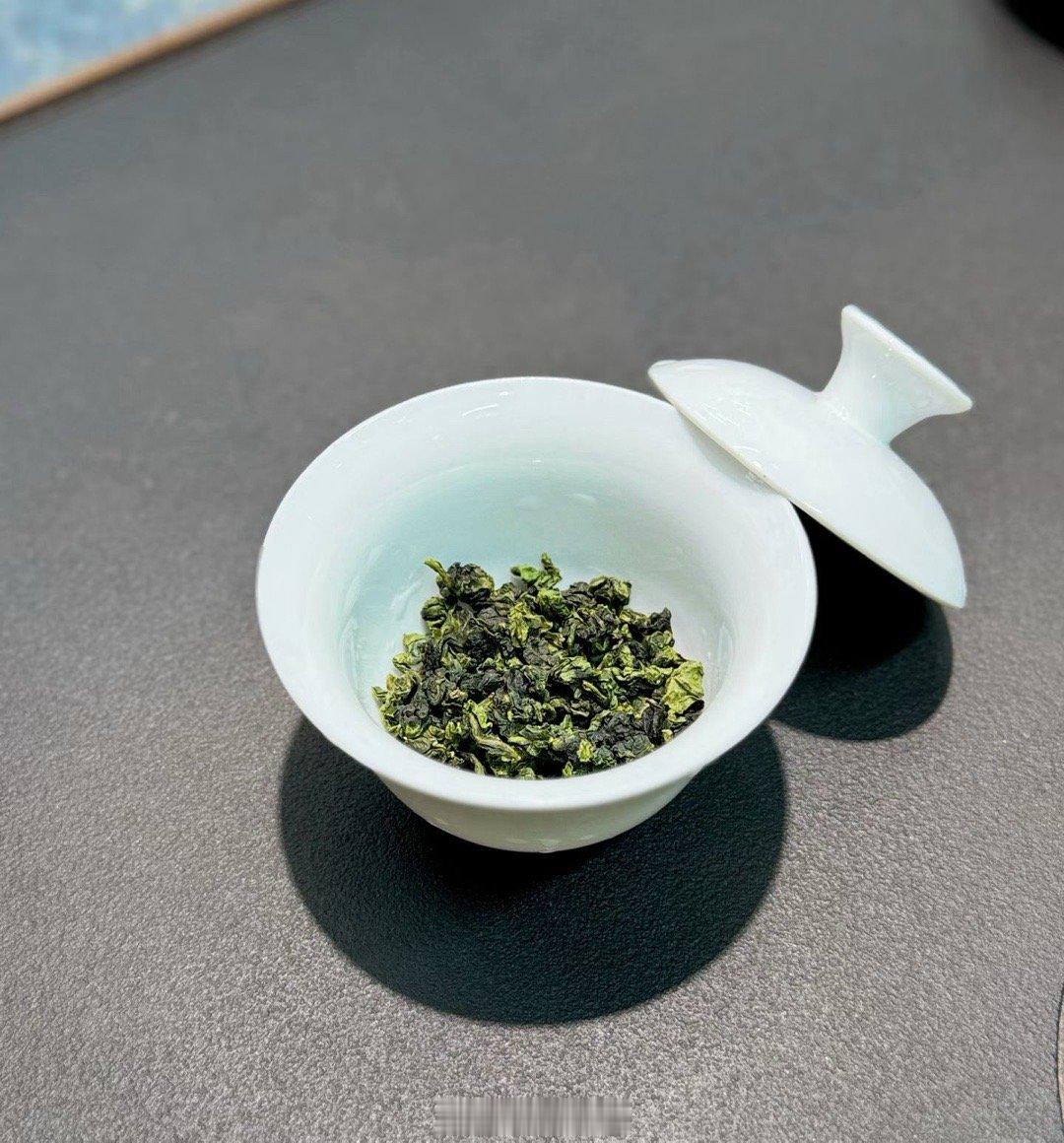 尊重每个人的认知边界，也守护自己的内心秩序，不争，是给他人留空间，不辩， 是给自