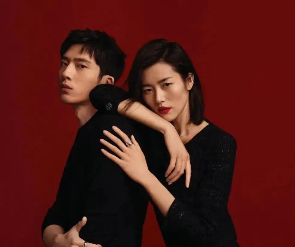 曝井柏然刘雯结婚了如果是真的那就恭喜啦，，Luke也是有媳妇的人了[马思纯的微笑