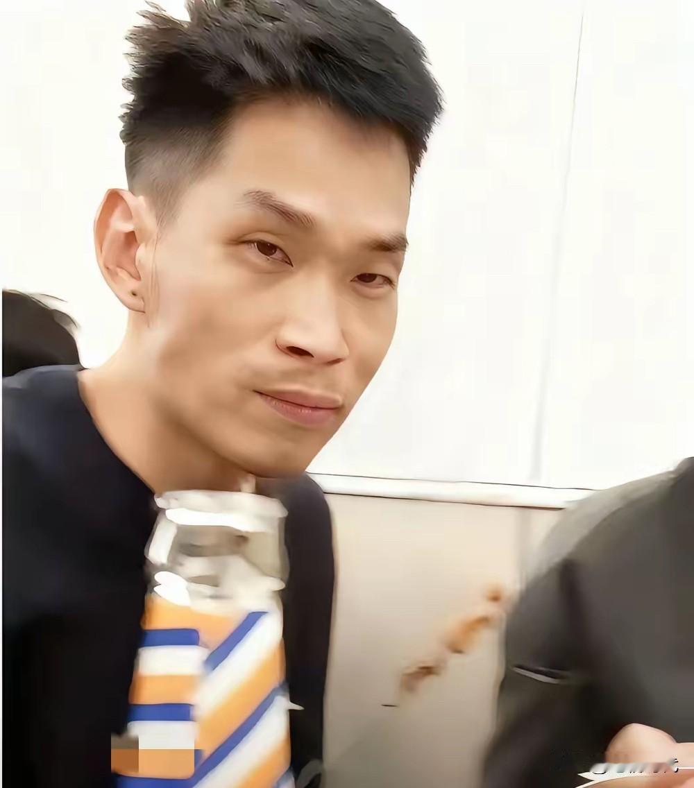 引狼入室！为什么杀害发小妻儿的崔某某会在半夜去梁先生家？据梁先生透露，原来崔某某