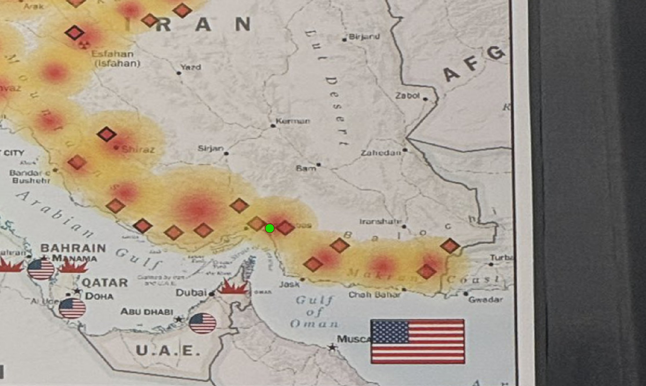 🔻将米纳布女子学校（绿色圆点）标注在美军昨日公布的打击地图上。🔻该校位置恰好