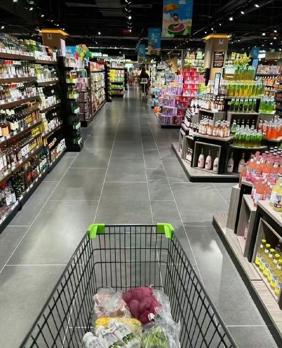 成毅的珠光宝计昨天晚上想着好久没吃自己做的饭了，就去超市大采购了一番，结账的时候