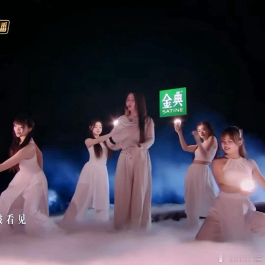 下一个天亮好哭 侯佩岑温柔开嗓，《乘风2025》全员和声爆发。充满故事感的舞蹈，