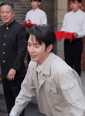 考古爸妈颜值暴击瞬间沈怀川这才是“帅得有内核”吧！王道铁在《错换人生1977》里