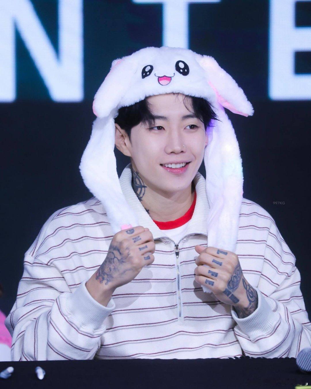 #朴宰范[超话]# 今天刷签售会视频。谁懂啊，这也太可爱了吧！！！这真的很像小宝