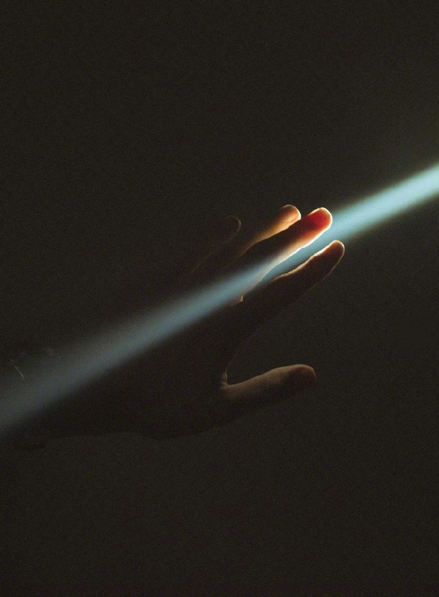 伤口是光进入你内心的地方—— 鲁米 ​​​